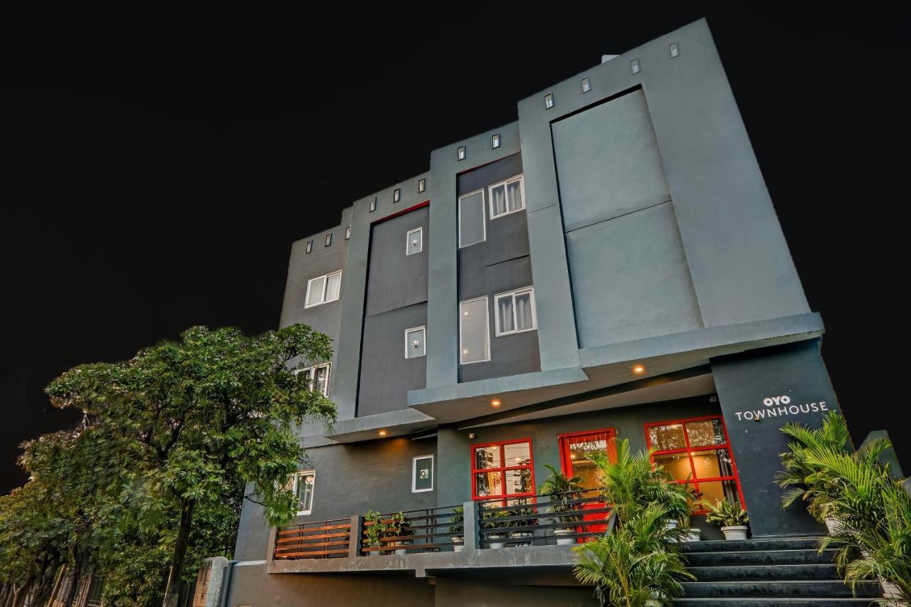 โอโย ทาวน์เฮาส์ 139 อาศิยาน สัมฤทธิ์ อุปวัน Hotel Bijnaur ภายนอก รูปภาพ